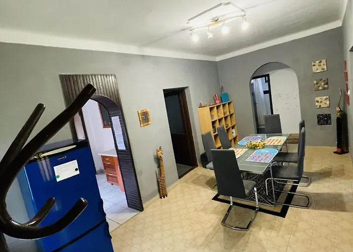 Lakepark Garden Villa With Swimming Pool & Park