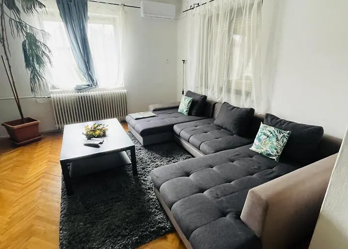 Lakepark Garden Villa With Swimming Pool & Park