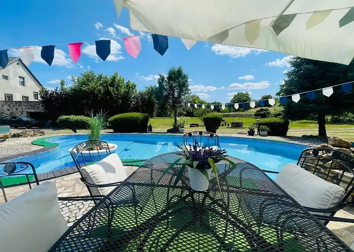 Lakepark Garden Villa With Swimming Pool & Park