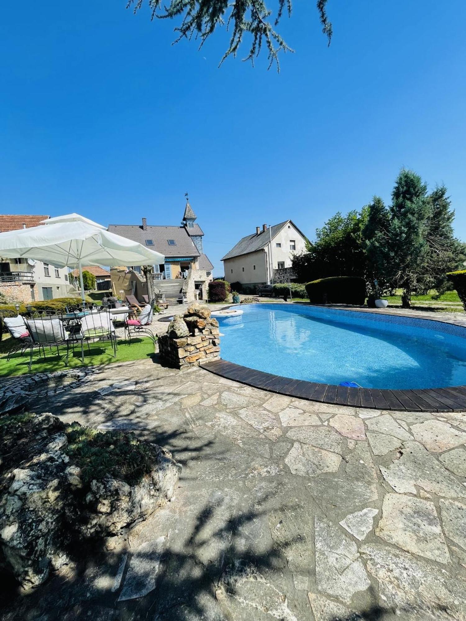 Lakepark Garden With Swimming Pool & Park Apartament