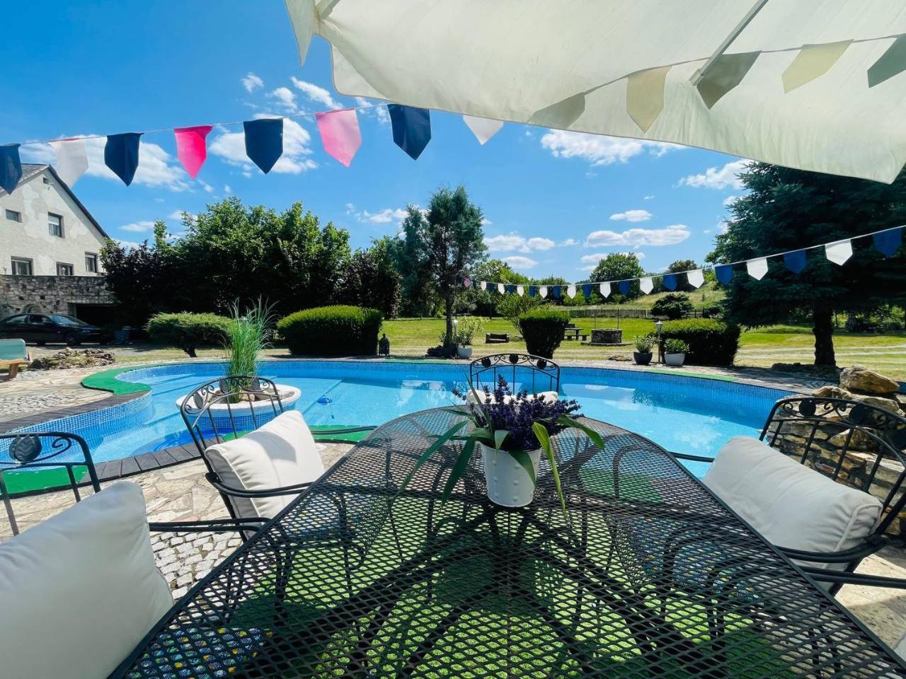 Lakepark Garden With Swimming Pool & Park Bekecs