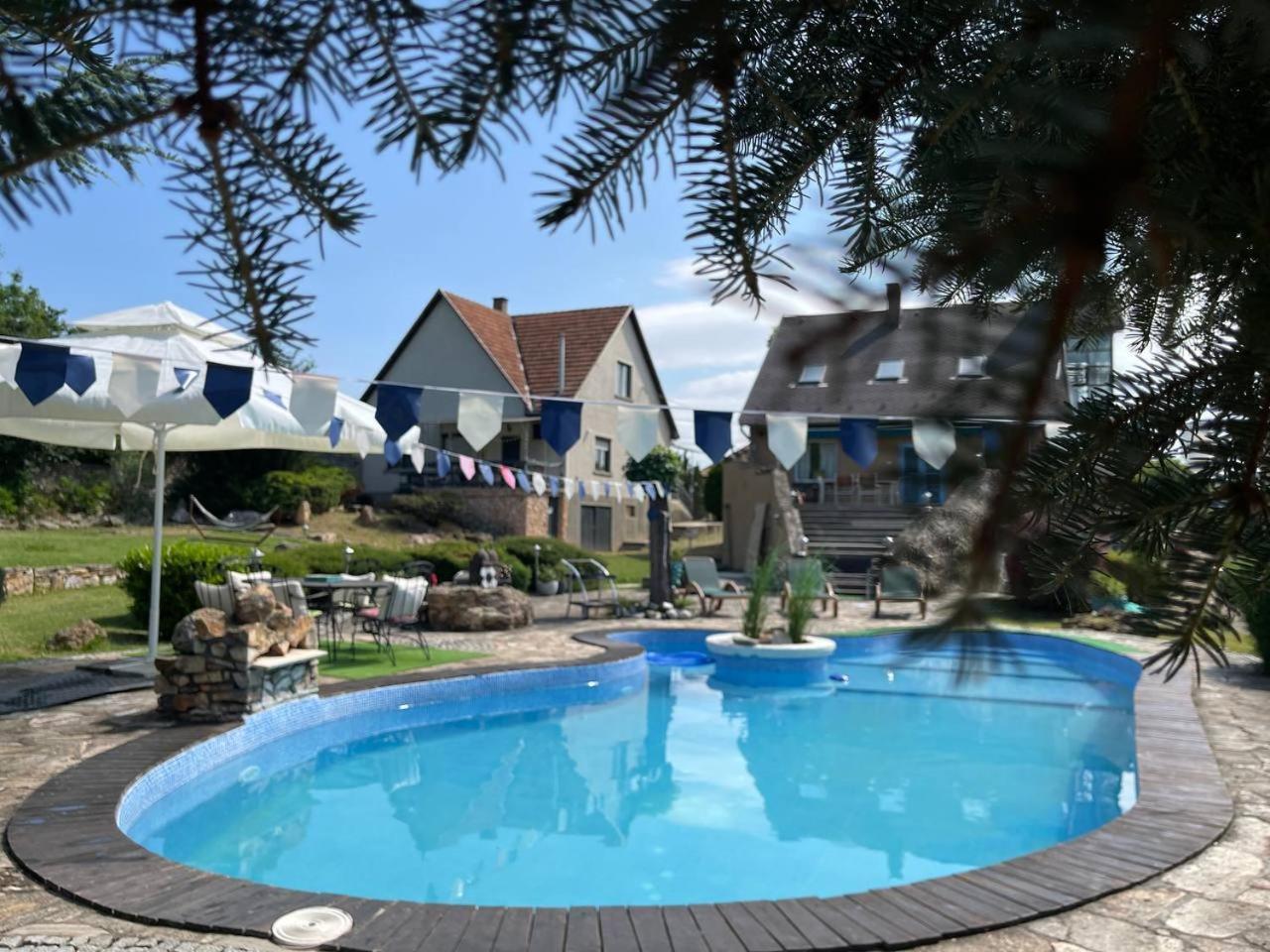 Lakepark Garden With Swimming Pool & Park