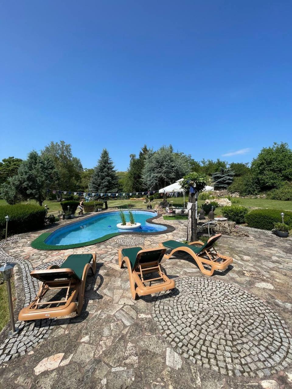 Lakepark Garden With Swimming Pool & Park Apartment