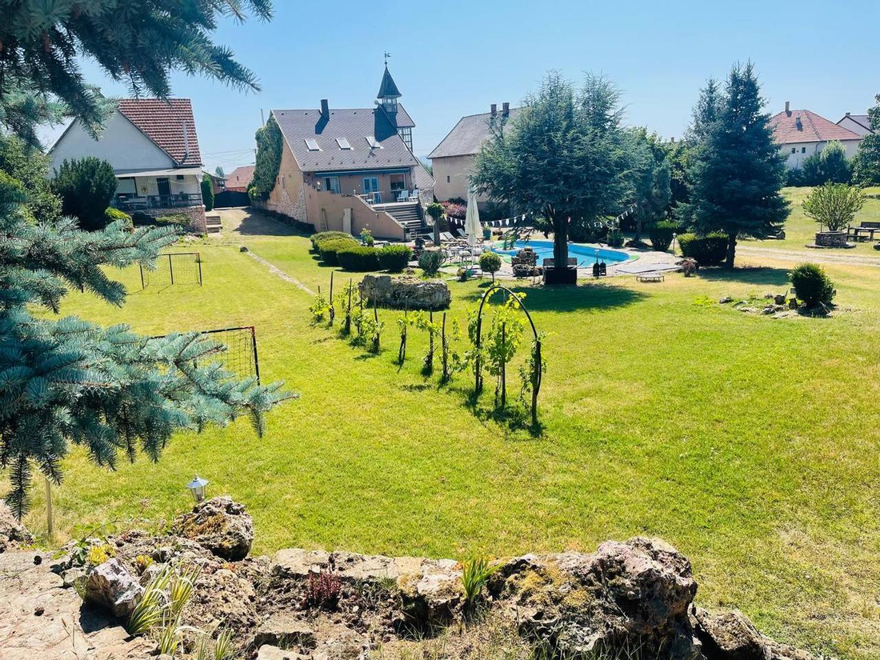 Lakepark Garden With Swimming Pool & Park