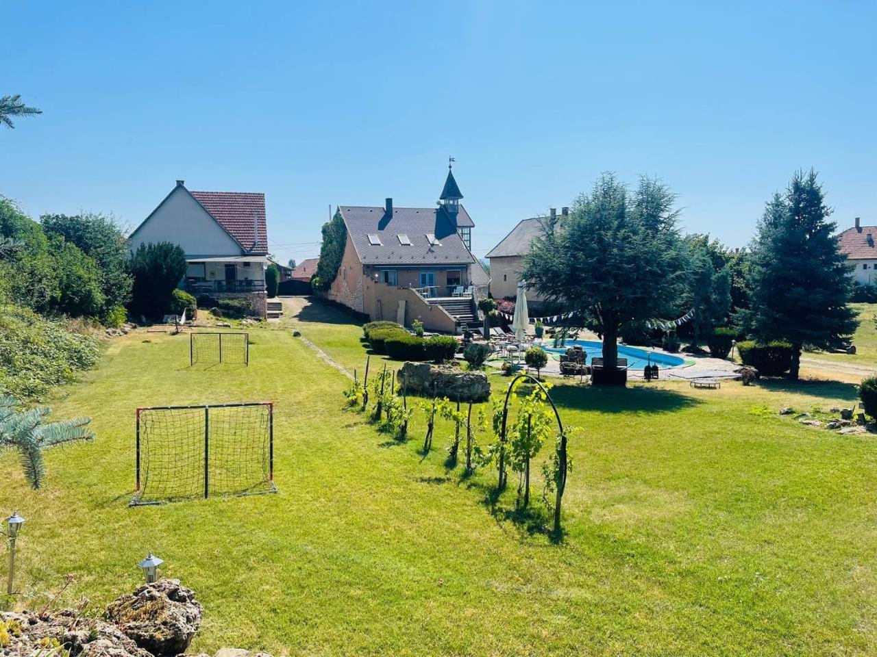 Lakepark Garden With Swimming Pool & Park Apartament
